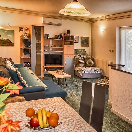 Apartment Lori Fažana Exteriör bild