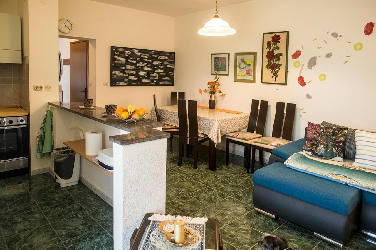 Apartment Lori Fažana Exteriör bild