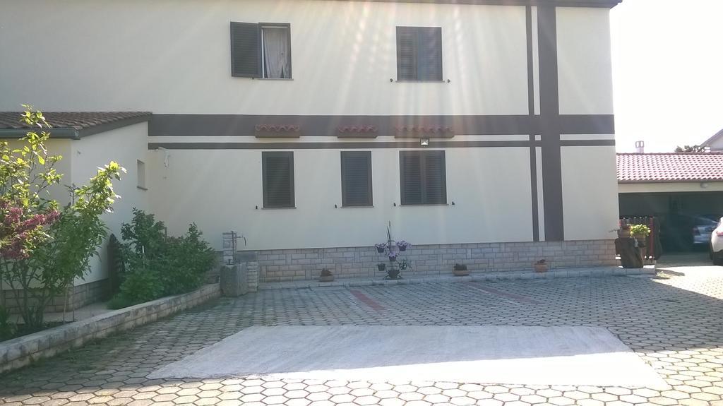 Apartment Lori Fažana Exteriör bild