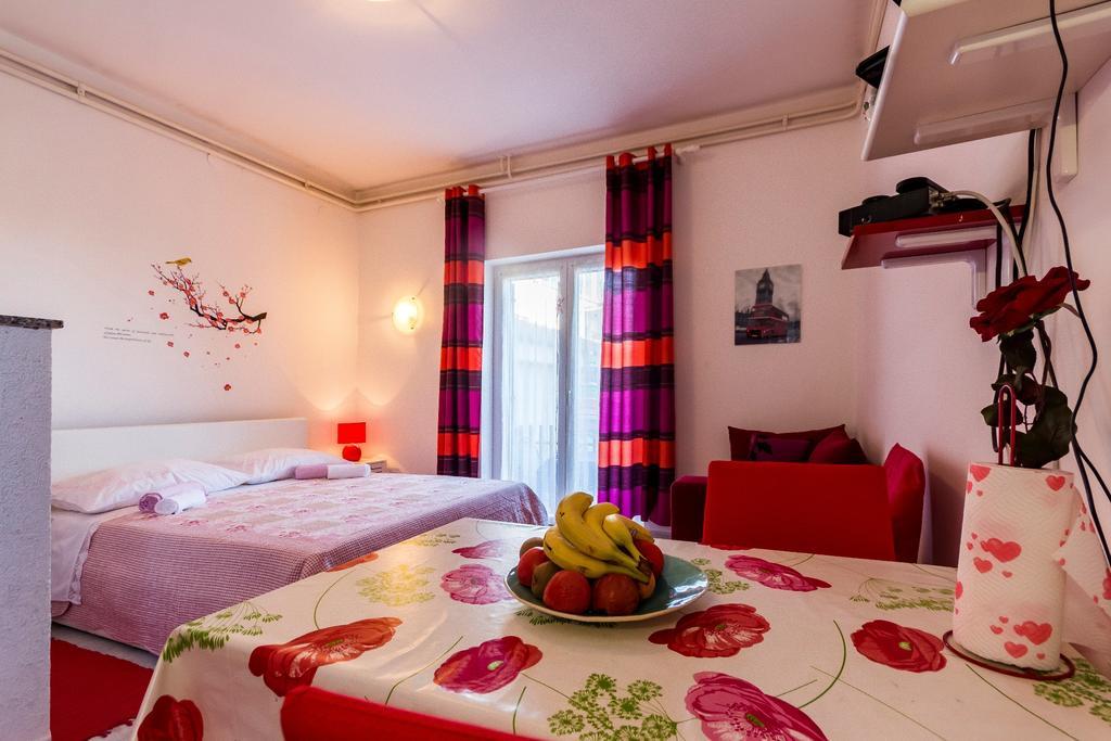 Apartment Lori Fažana Exteriör bild