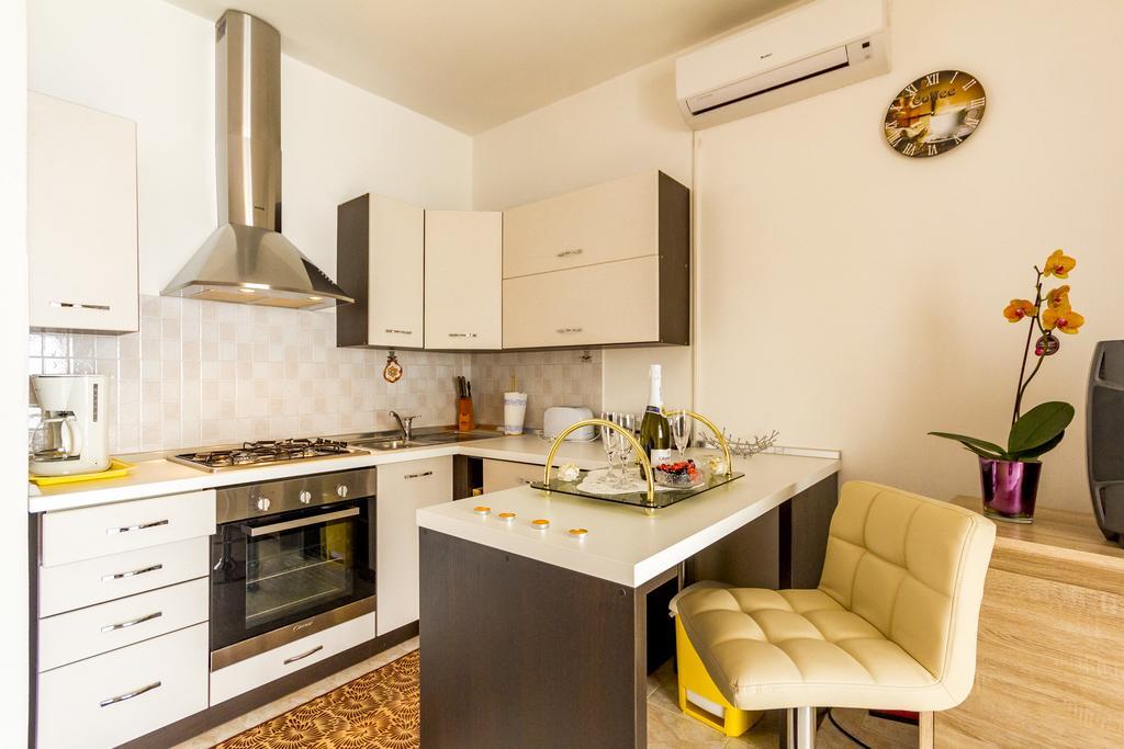 Apartment Lori Fažana Exteriör bild