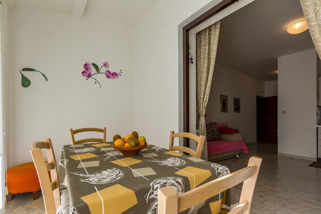Apartment Lori Fažana Exteriör bild